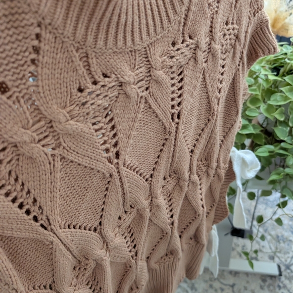 &merci Sleeveless Sweater With Ties - Picture 3 of 5